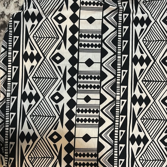 Selling brand new Lula Roe shirt. - Picture 4 of 5